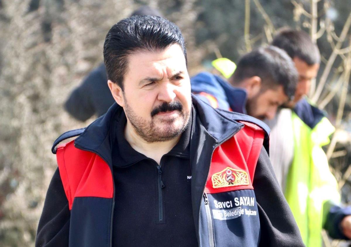 Ağrı Belediye Lideri Savcı Sayan, milletvekili adaylığı için vazifesinden istifa etti