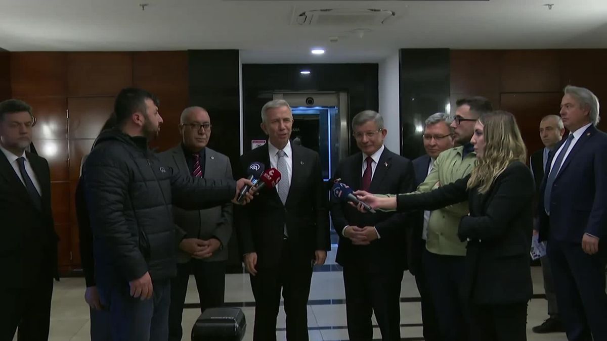 Ahmet Davutoğlu, Mansur Yavaş'ı Ziyaret Etti: "Birbirimizi Yakından Tanıdıkça Siyasetin Nezaket Boyutu Güçlenir"