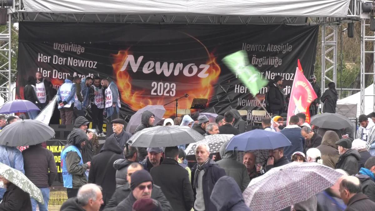 Ankara'da Nevruz, Zelzeledeki Can Kayıpları Nedeniyle Ağıtlarla Kutlandı