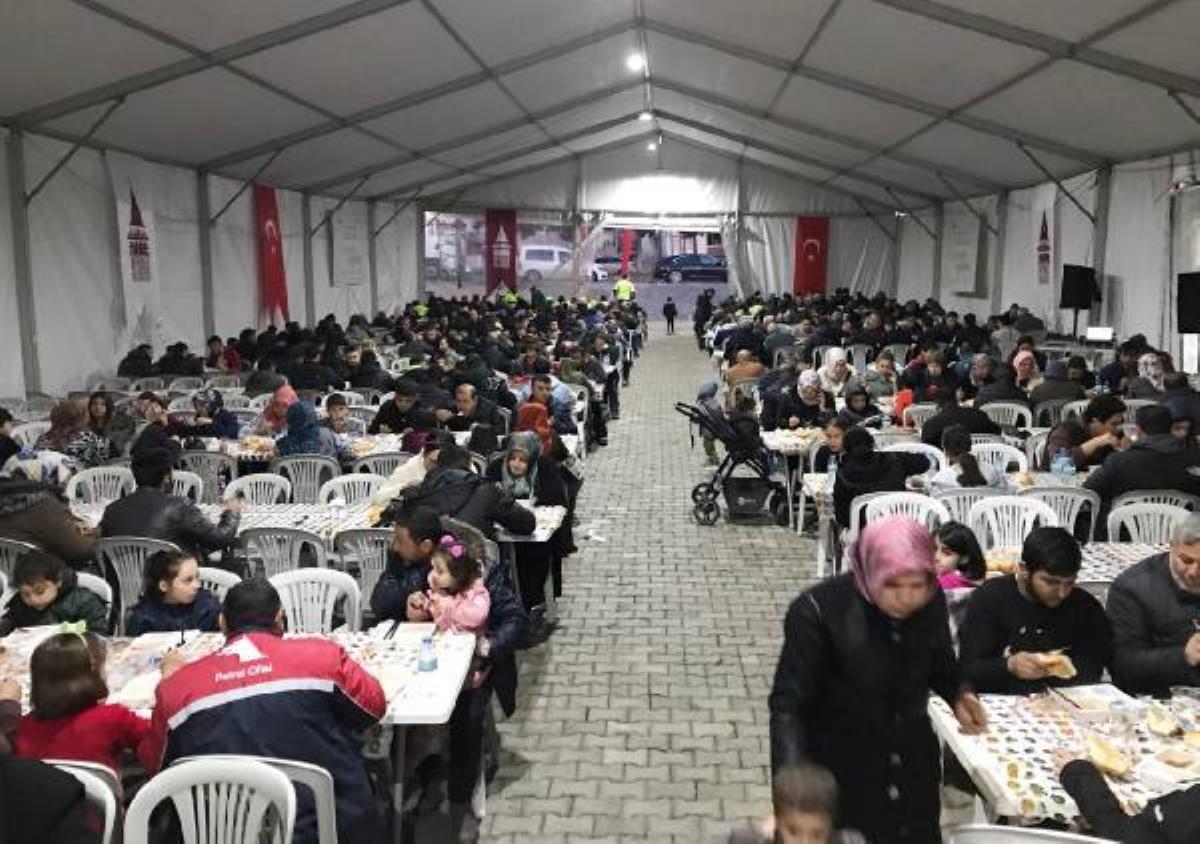Beyoğlu'ndan Kahramanmaraş'a uzanan 'kardeşlik sofrası'nda birinci iftar yapıldı