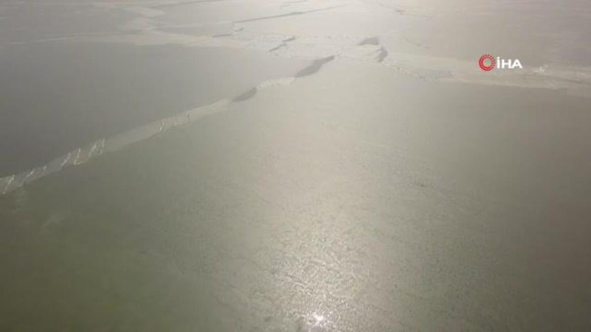 Buzla kaplanan Nazik Gölü global ısınma nedeniyle erken çözüldü