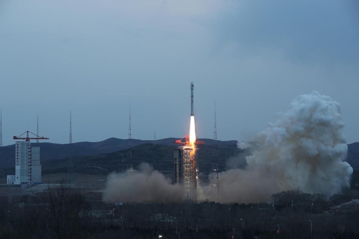 Çin, Pıesat-1 Grup Uydusunu Uzaya Fırlattı