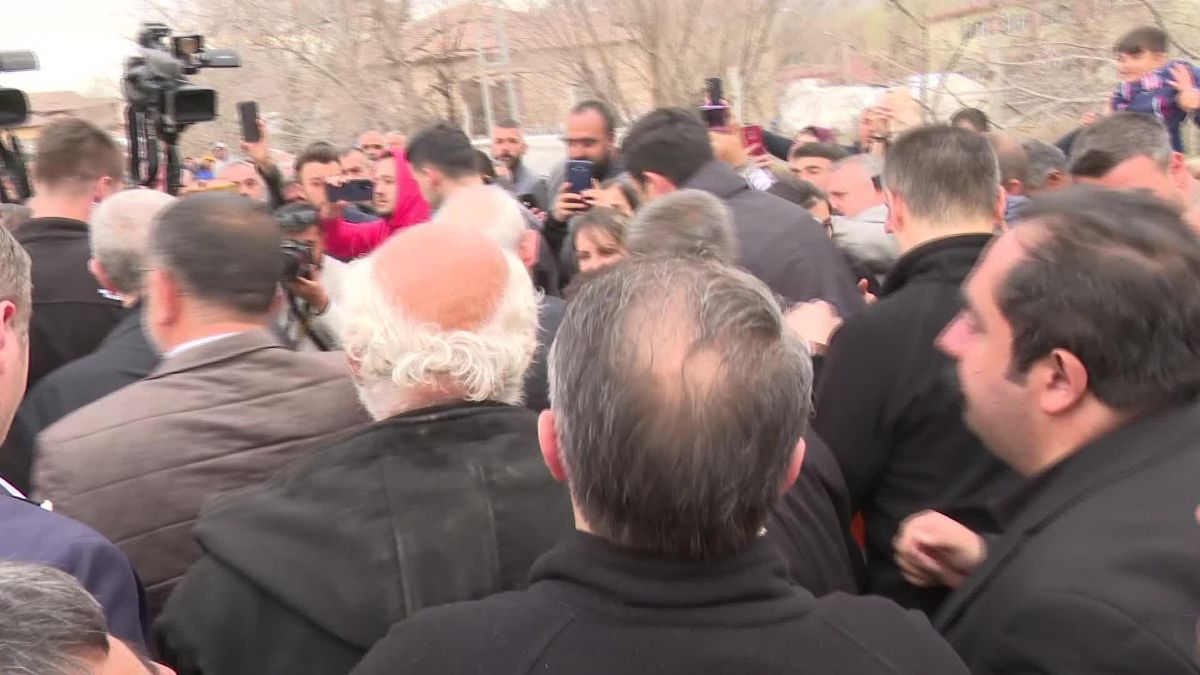 Cumhurbaşkanı Adayı Kılıçdaroğlu'ndan Sarsıntı Bölgesinde Bir Muhtara: "Sizin Acılarınız, Bizim Acılarımızdır.