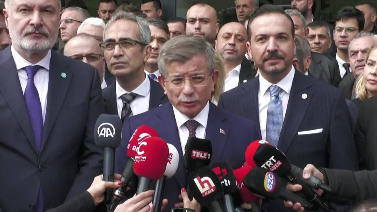 Davutoğlu: "Sayın Erdoğan'ı Bir Kere Daha Uyarıyorum; Çıkın, Açık Bir Biçimde Yeterli Parti'ye Yönelik Akınları Kınayın"