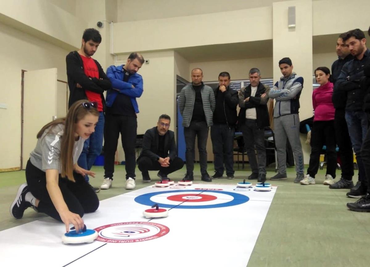 Diyarbakır'da birinci sefer yapılan 'Floor Curling' hakemlik kursu tamamlandı