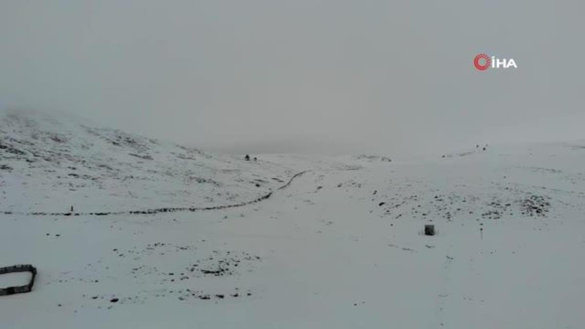Erzincan'ın yüksek bölümlerinde kar yağışı tesirli oluyor