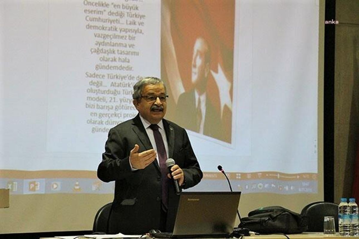 Eski TBMM Başkanvekili Uluç Gürkan, Erdoğan'ın 3. Kere Adaylığını Eleştirdi: "Ysk Anayasa İhdas Edemez"