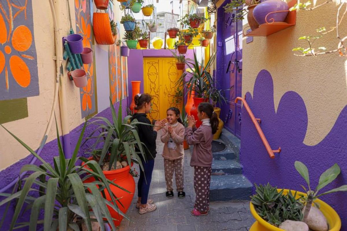 Filistinli Sanatkarlar Gazze Sokaklarını Bahçeye Dönüştürdü