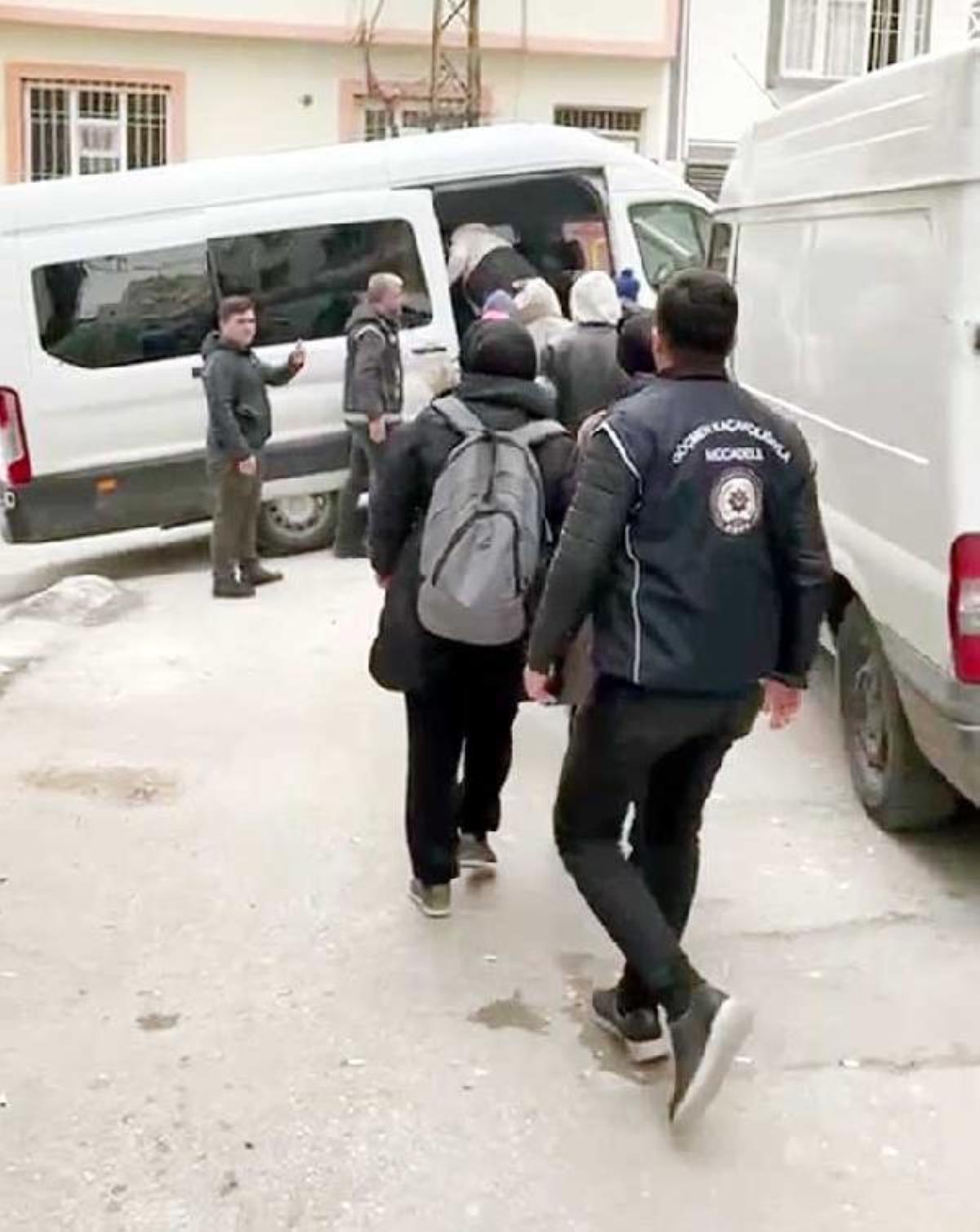 Gaziantep'te 12 kaçak göçmen ile 2 organizatör yakalandı