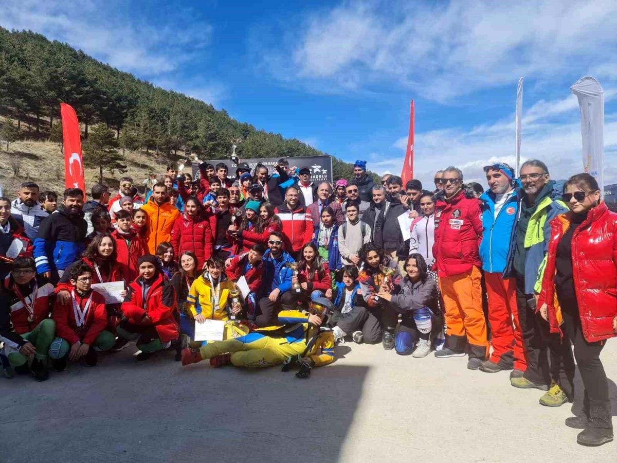 Geleceğin yıldız kayakçıları Analig'de yarıştı