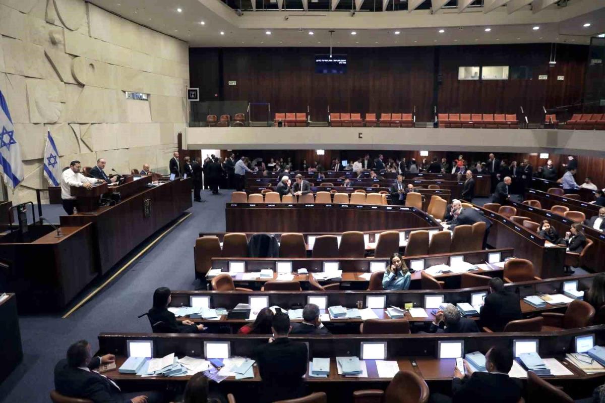 İsrail'de tartışmalı yargı ıslahatı meclisin bir sonraki yasama devrine kadar ertelendi