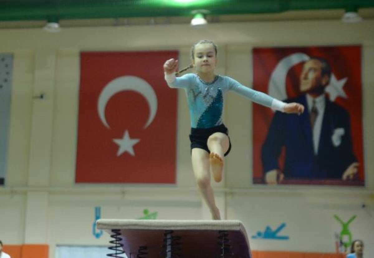 Jimnastik şampiyonu Elvan, eğitimini Ukrayna'da, idmanlarını Bursa'da sürdürüyor