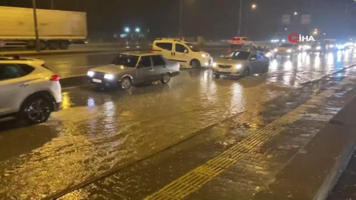 Kahramanmaraş'ta tesirli olan sağanak yağış sonrası Kayseri etraf yolu trafiğe kapatıldı