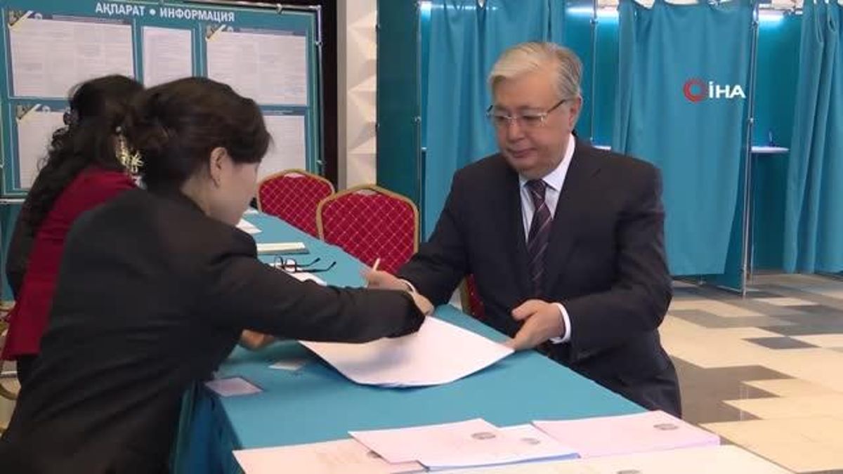 Kazakistan'da halk parlamento ve mahallî meclis seçimleri için sandık başında