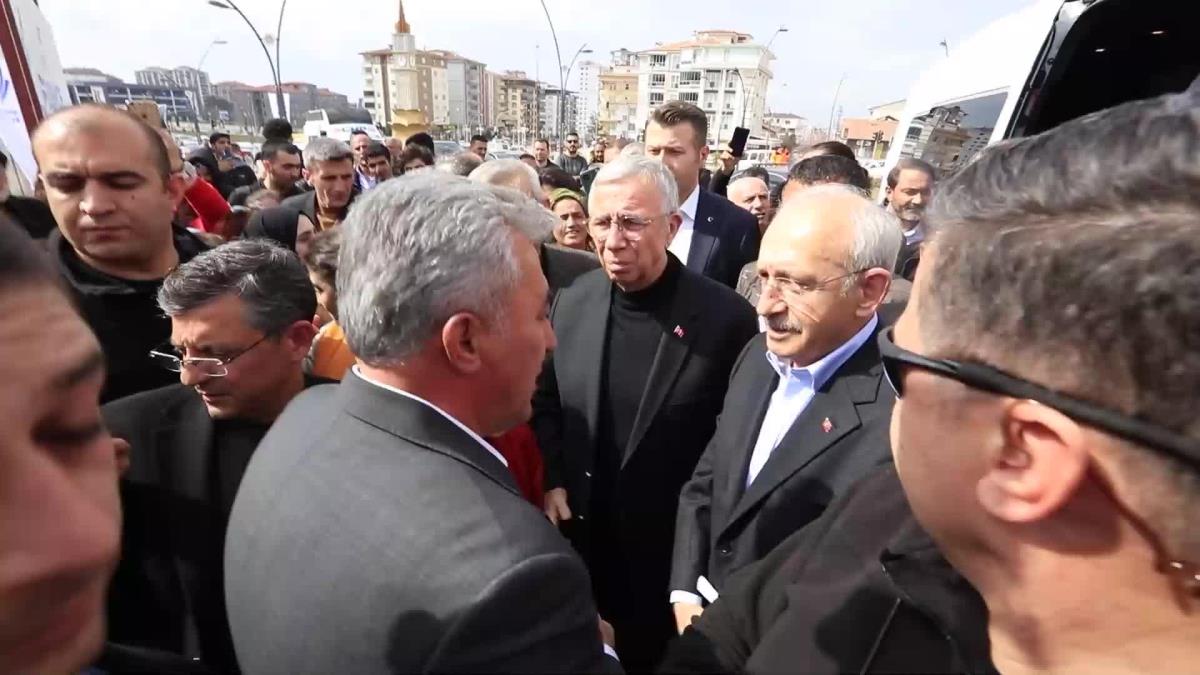 Kılıçdaroğlu, Güzelbahçe Belediyesi'nin Konteyner Kentini Ziyaret Etti