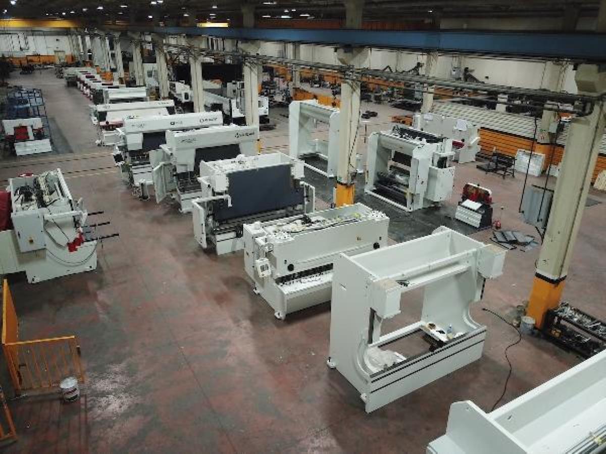 "Makine imalatçıları krizleri ihracatla aşıyor"
