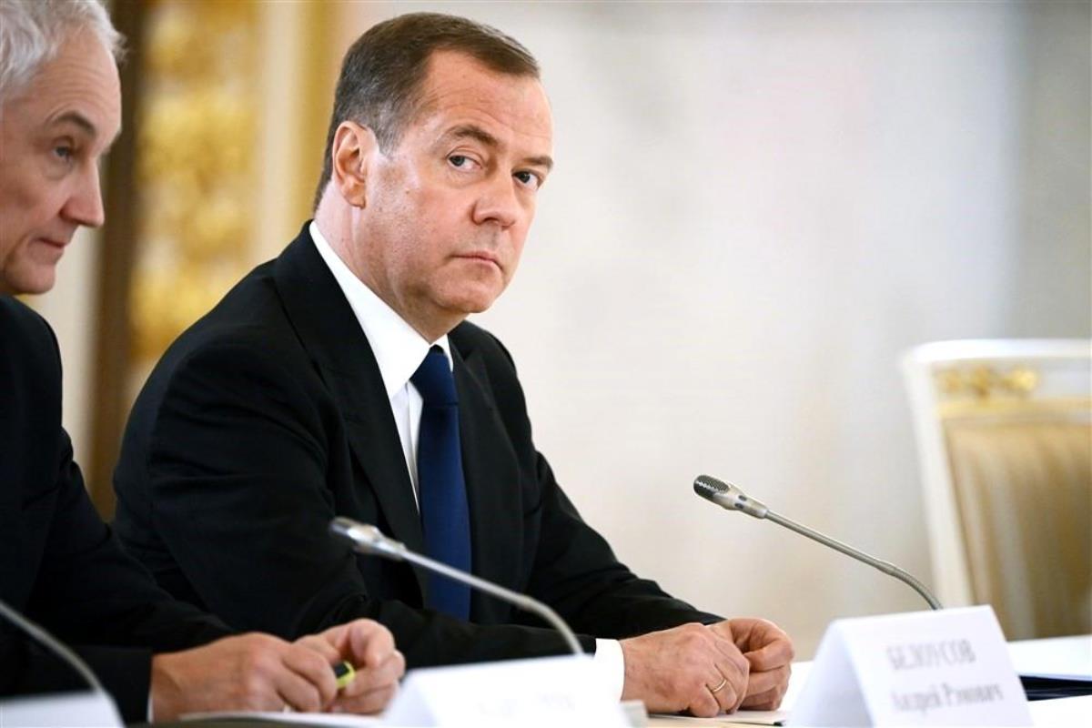 Medvedev: "Almanya'nın Putin'i tutuklaması, Rusya'ya savaş ilanı olur"