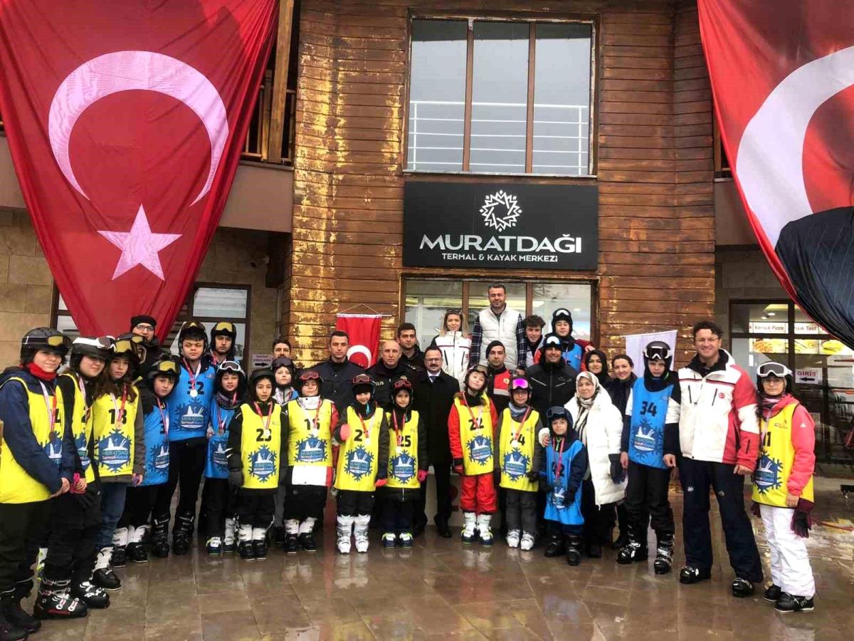 Okullar ortası kayak şampiyonası Murat Dağı'nda yapıldı