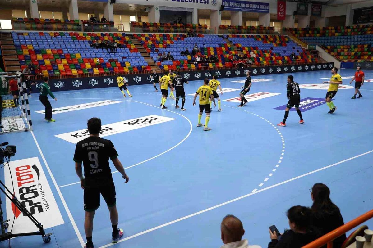 Sakarya Büyükşehir Hentbol ekibi kupaya yarı finalde veda etti