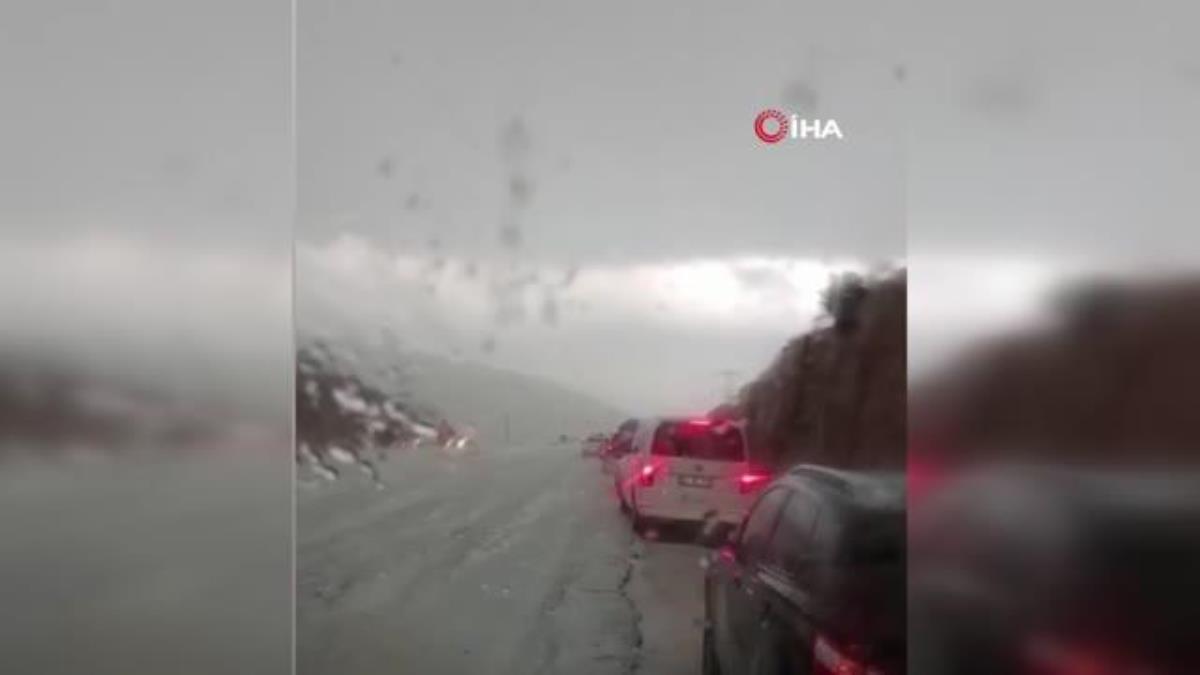 Silifke'de dolu yağışı: Şoförler güç anlar yaşadı