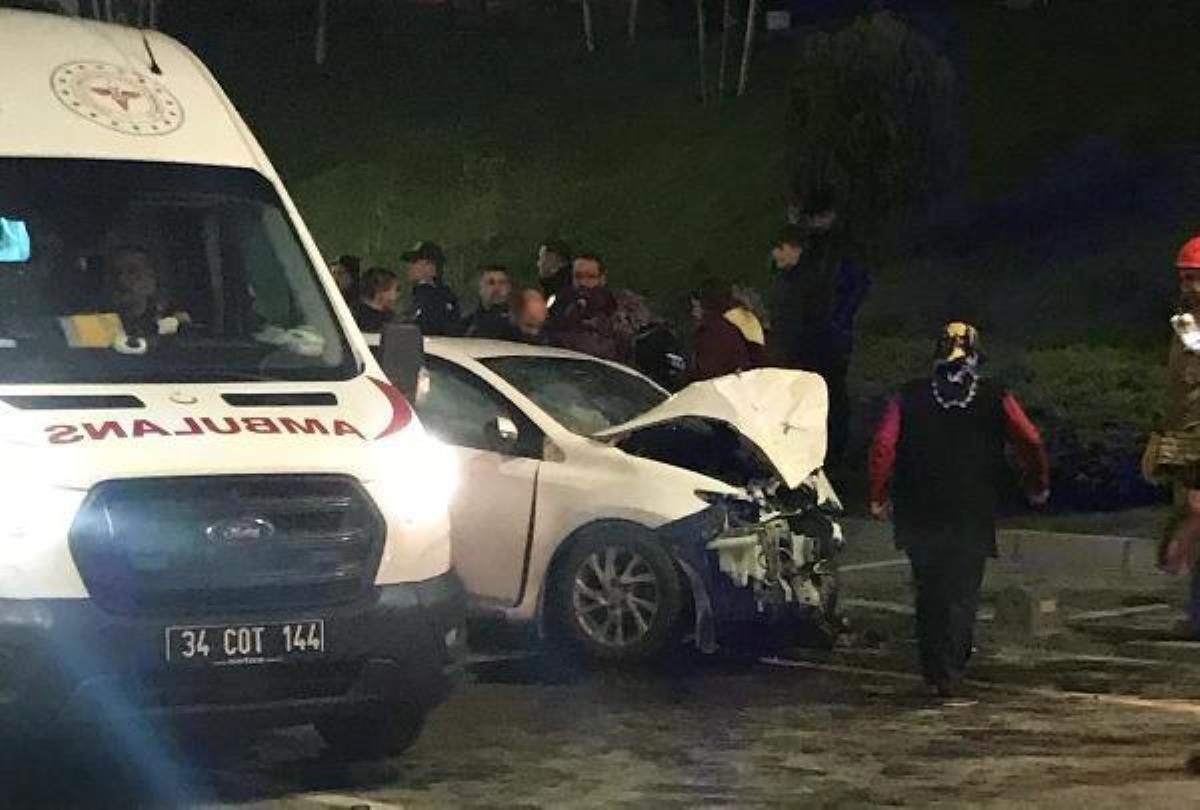 Silivri'de İETT otobüsü ile araba çarpıştı: 3 yaralı
