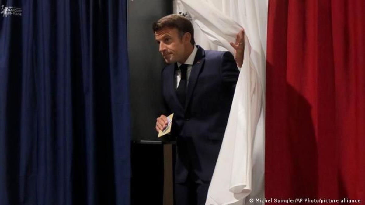 Tartışmalı emeklilik yasası: Macron meclisi baypas etti