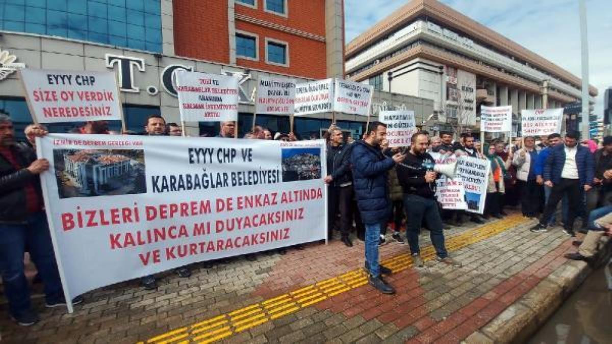 TOKİ hak sahiplerinden Karabağlar Belediyesi önünde 'mağduruz' aksiyonu
