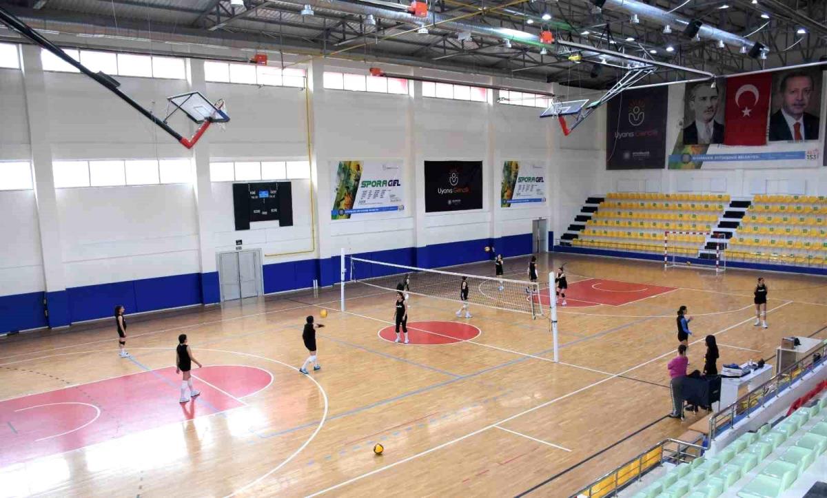 Yeni kurulan DBB Bayan Voleybol Ekibi turnuvalara hazırlanıyor