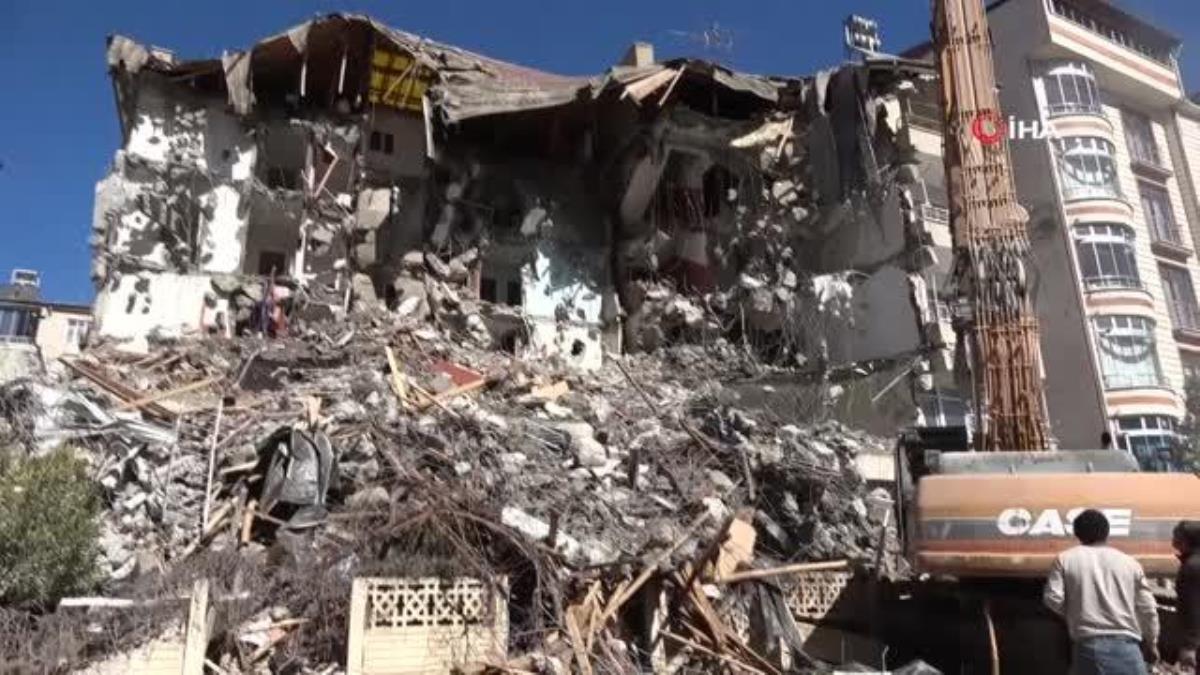 Zelzelenin vurduğu vilayetlerden olan Elazığ'da tespit edilen ağır hasarlı bina sayısı artıyor