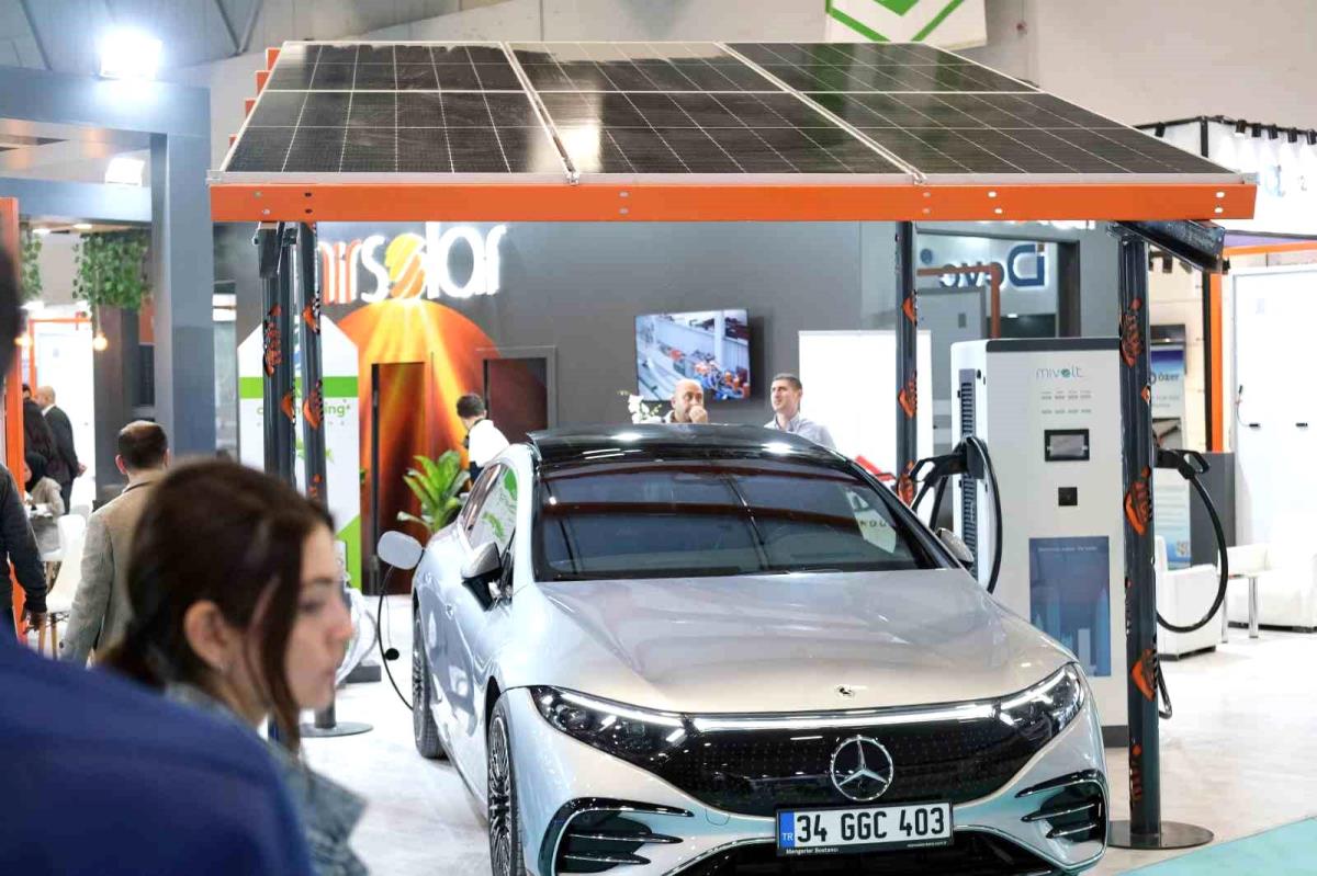 Akaryakıt istasyonları elektrikli araç periyoduna solar güçle hazırlanıyor