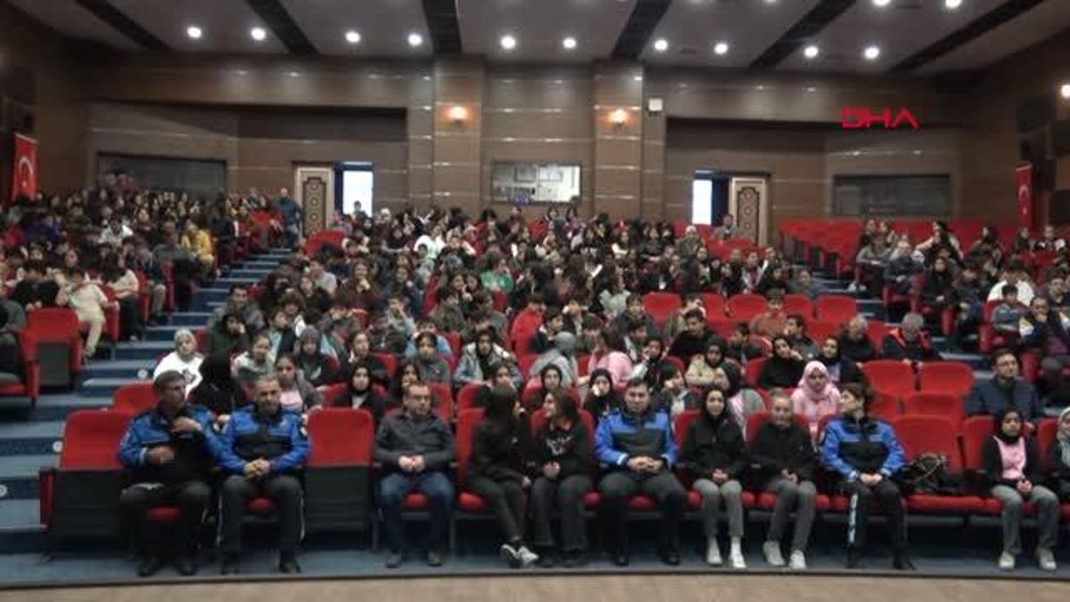 Amasya'da LGS'ye hazırlanan öğrencilere imtihan tasası semineri