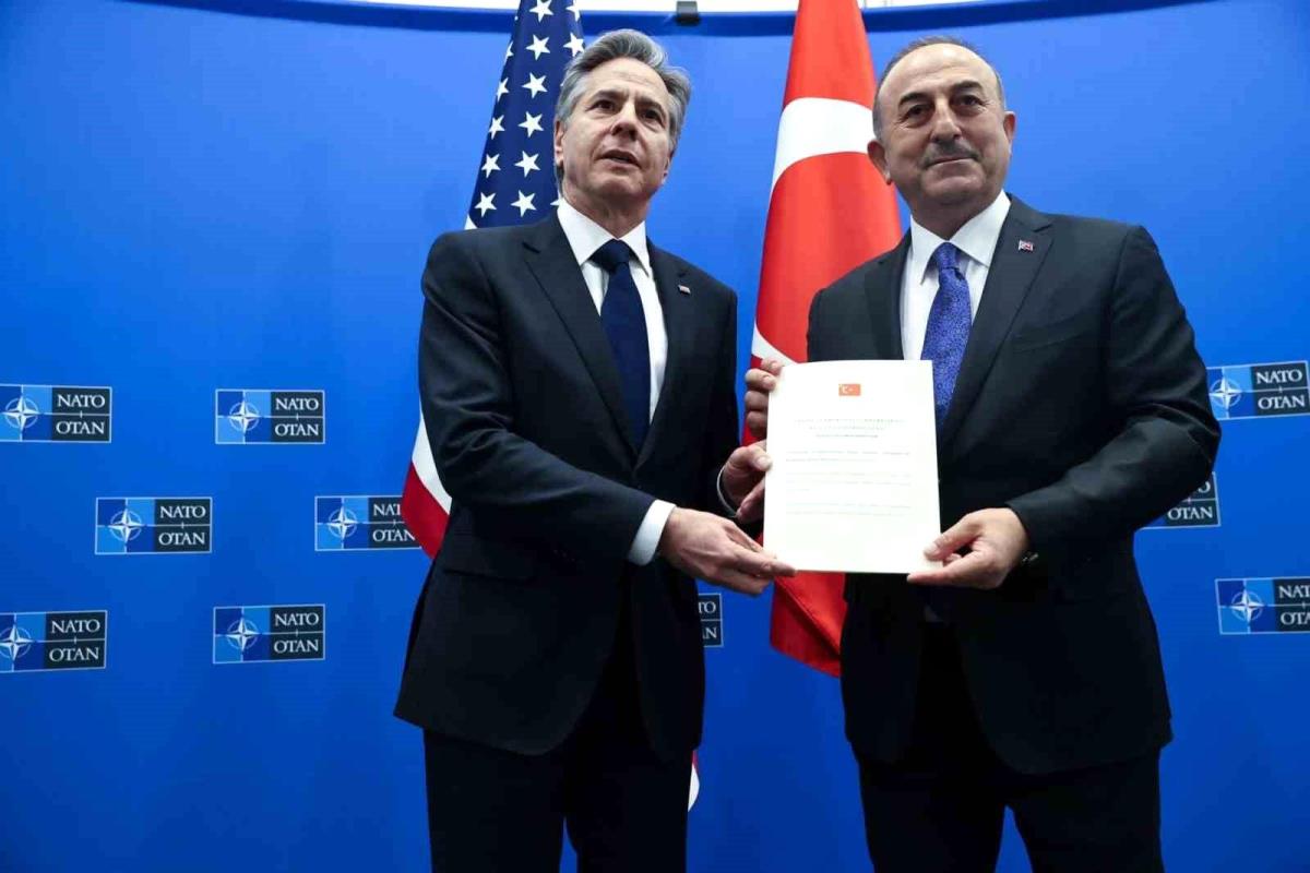 Bakan Çavuşoğlu: "Finlandiya'nın NATO'ya iştirak onay evrakını ABD'ye teslim ettik"