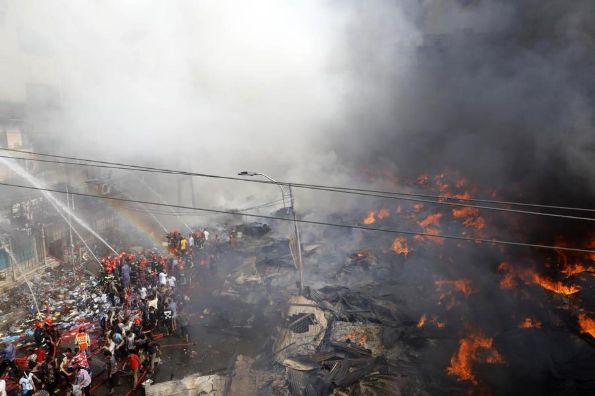 Bangladeş'in Başkentindeki Çarşı Yangını Büyük Ziyana Neden Oldu