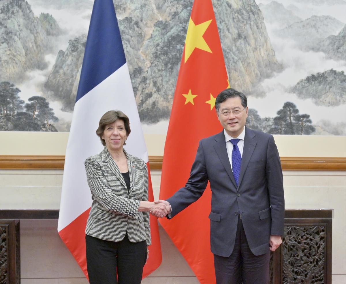 Çin ve Fransa Dışişleri Bakanları Beijing'de Görüştü