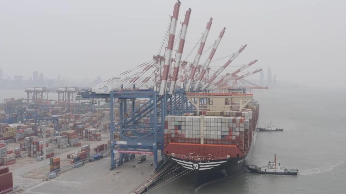 Çin'de Üretilen Dünyanın En Büyük Konteyner Gemisi, Xiamen Limanına Uğradı