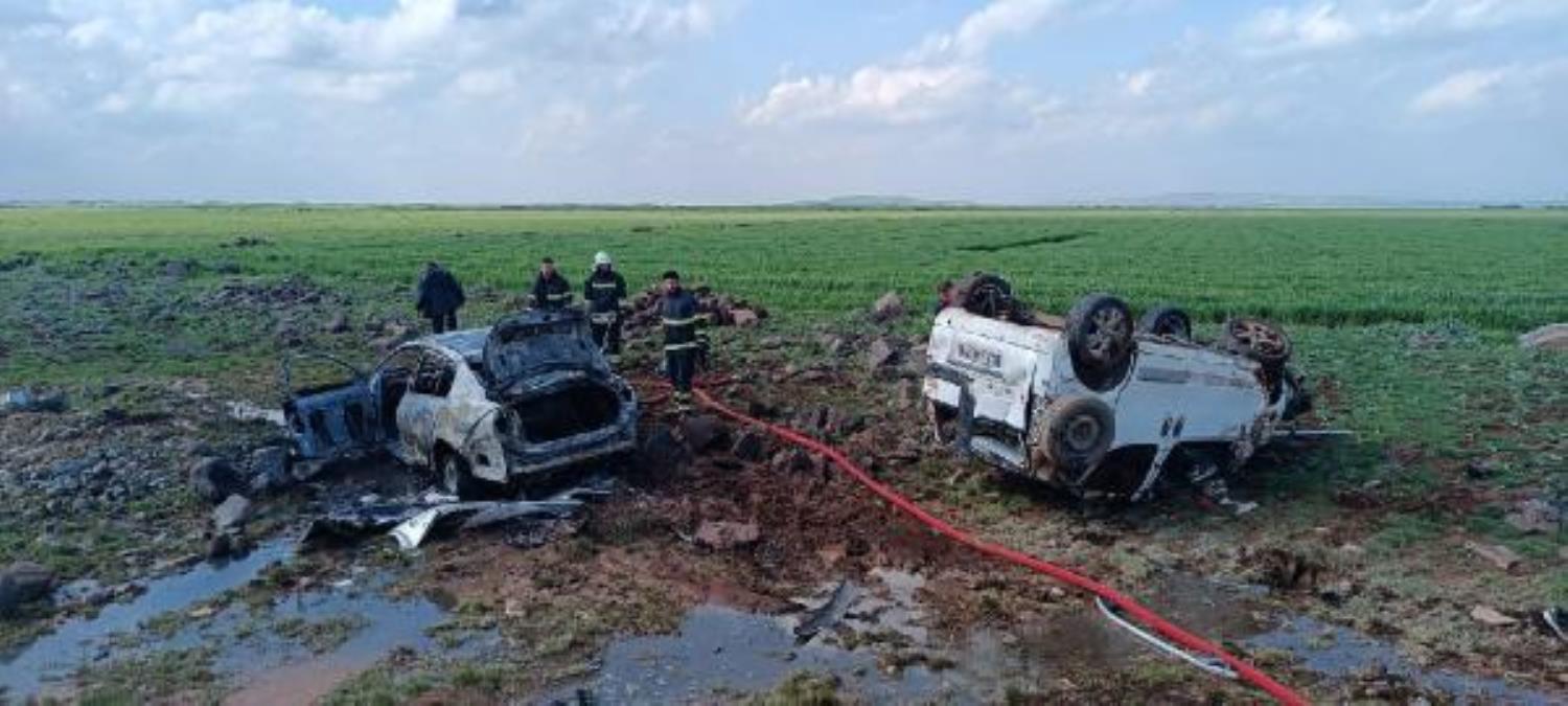 Diyarbakır'da şoförleri yarışan hafif ticari araç ile araba çarpıştı: 5 yaralı