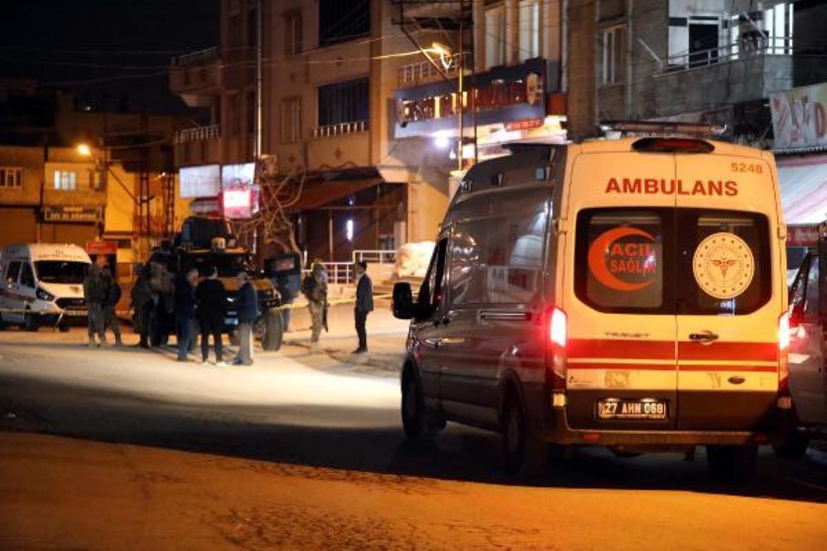 GAZİANTEP'TE HUSUMETLİ AİLELER ORTASINDA 'ÇÖP ATMA' ARBEDESİ 1'İ POLİS 2 MEYYİT, 2 YARALI
