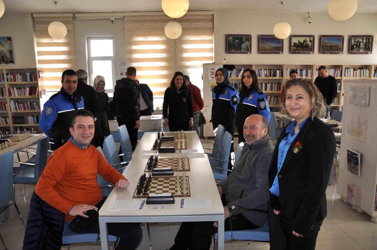 Kars'ta Satranç Turnuvası ağır ilgi gördü