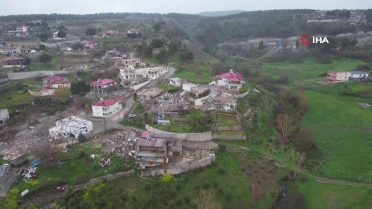 Sarsıntının vurduğu köyde 94 mesken çöktü, 17 kişi öldü