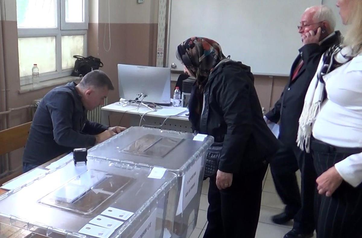Tekirdağ'da yaşayan ikili vatandaşları oylarını kullandı