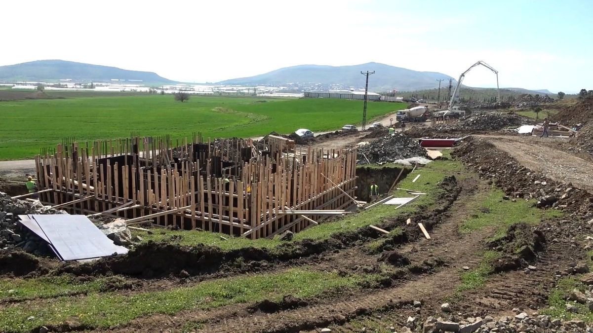 Temeller atıldı, köy konutları inşa ediliyor: Depremzedeler heyecanla yeni meskenlerinin tamamlanmasını bekliyor