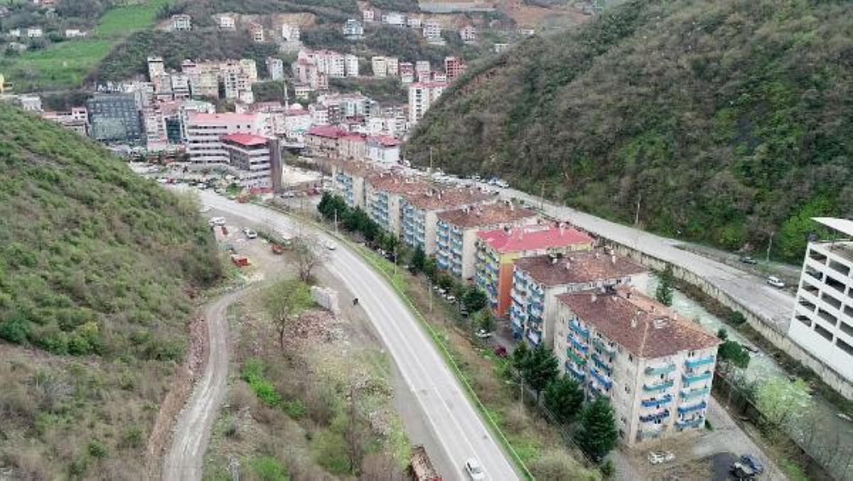 Trabzon sarsıntıya hazırlanıyor; riskli bloklara yıkım