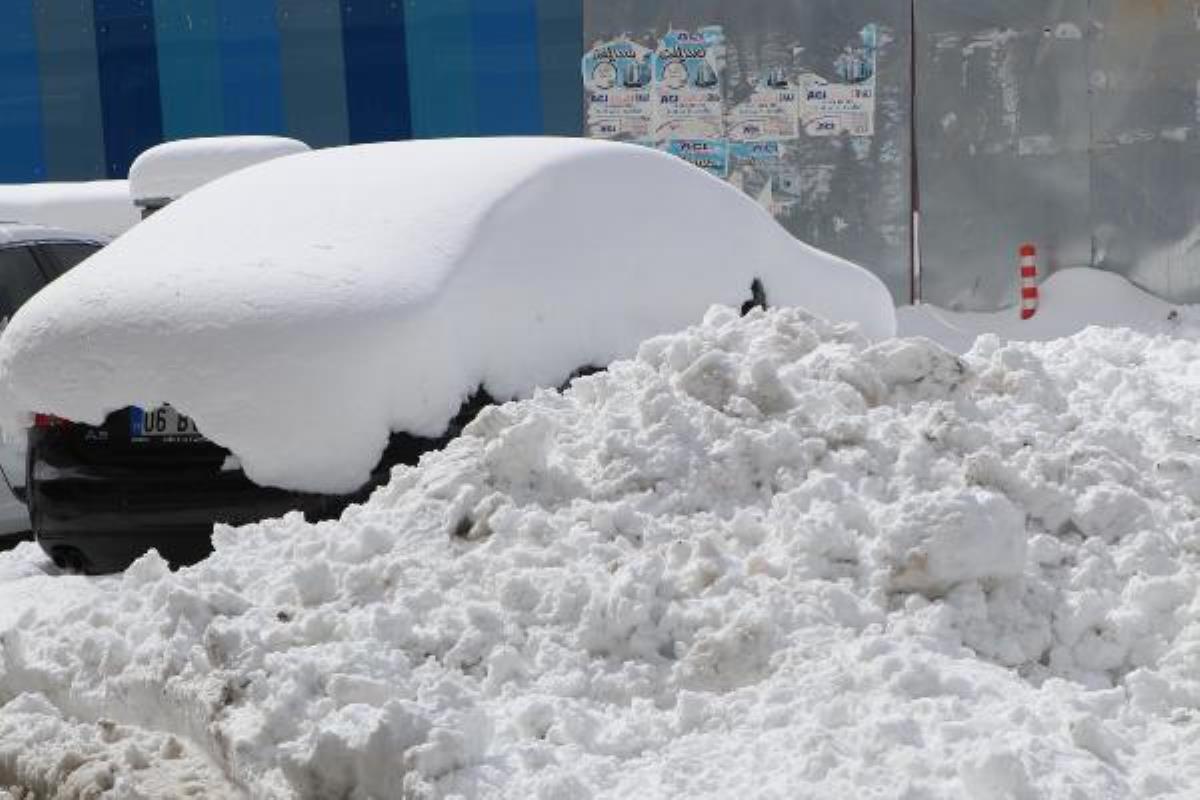Van'da 83 yerleşim yerinin yolu, kardan kapandı