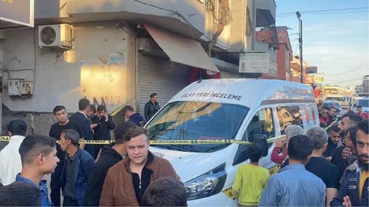 Adana'da Baba-Oğul Kapalı Kasa Minibüsten Ateş Açılması Sonucu Öldürüldü