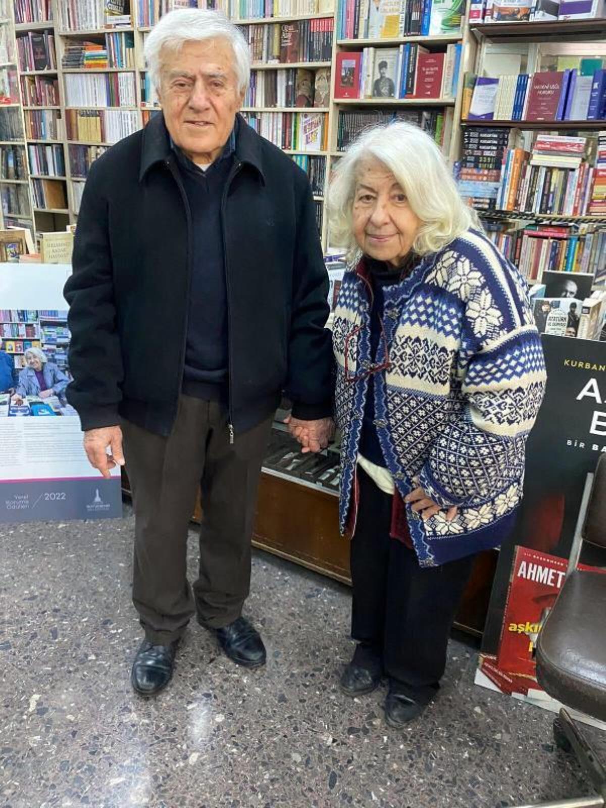 Atatürk tarafından 'Kitapçı' soyadı verilen aile, 110 yıldır tıpkı kitapçıda