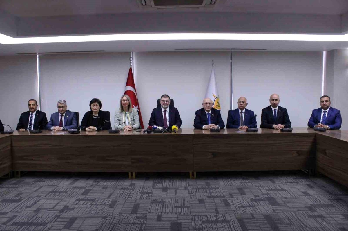 Azerbaycan heyetinden AK Parti İzmir çıkarması