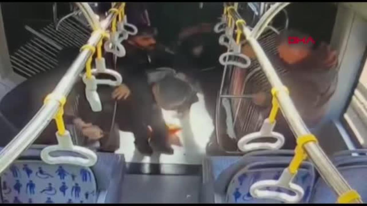 Bayrampaşa'da Metrobüste Bıçaklı Arbede