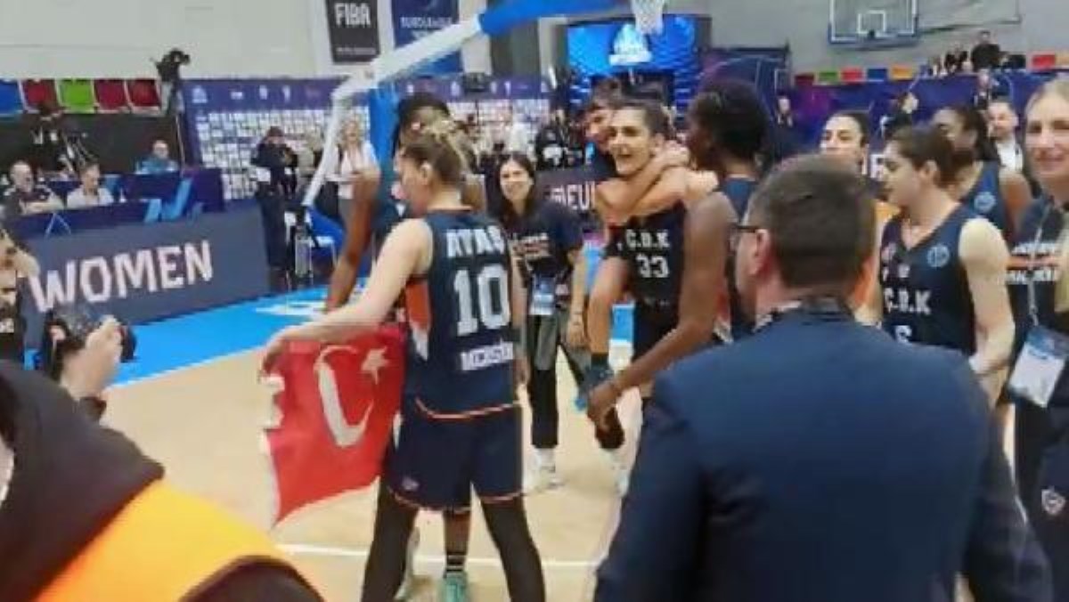 ÇBK Mersin Yenişehir Belediyesi Basketbol Ekibi Türk Bayrağı Pürüzüne Takıldı