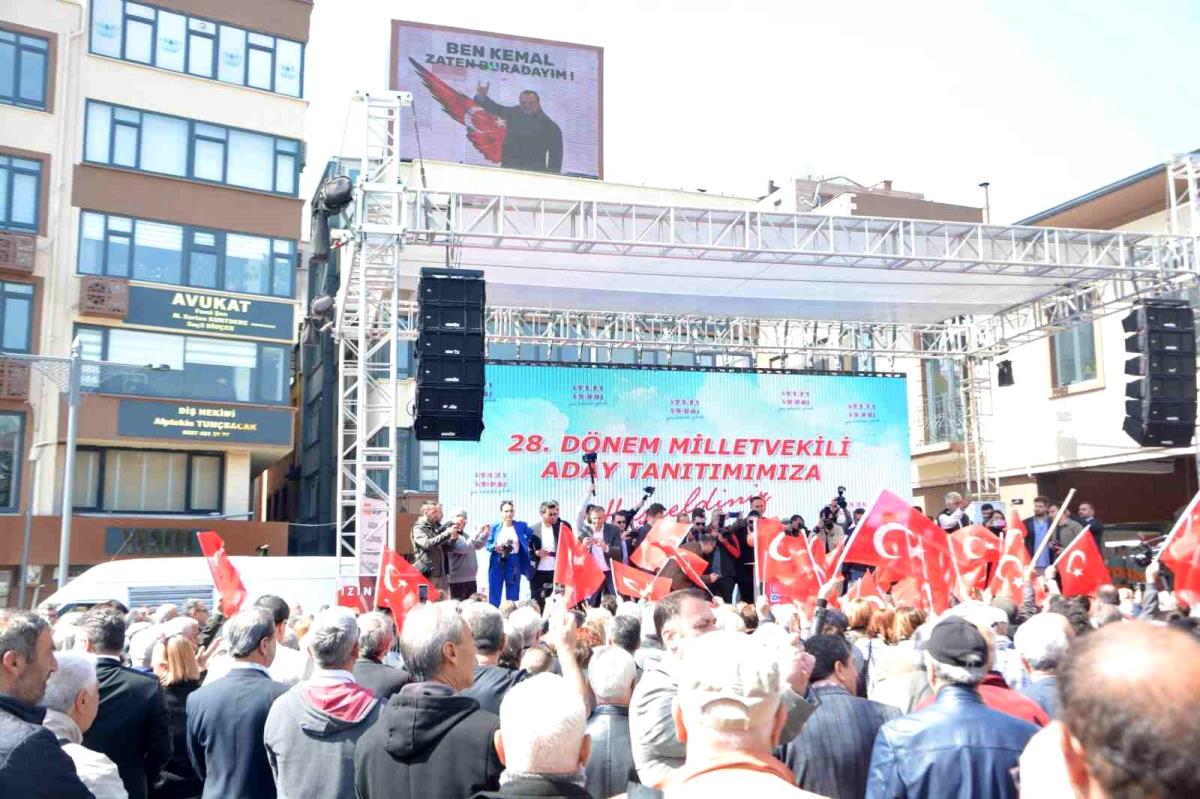 CHP aday tanıtım merasiminde enteresan reklam: "Ben Kemal, esasen buradayım"