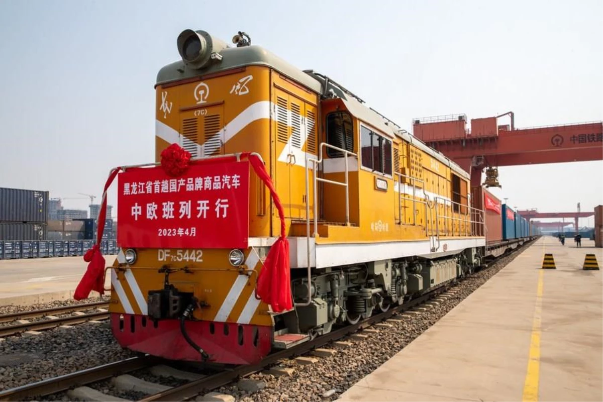 Çin'in Heilongjiang Eyaletinden Avrupa'ya Araç Taşıyan Yük Treni Hizmete Girdi